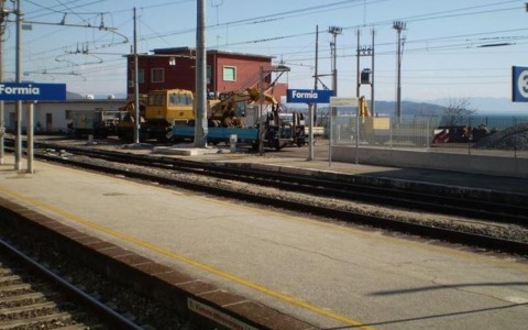 Una giovane accoltellata alla stazione di Formia, ora è in prognosi riservata