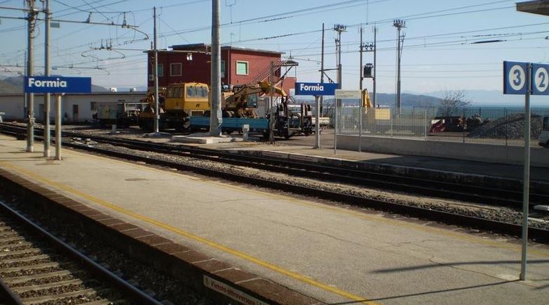 Una giovane accoltellata alla stazione di Formia, ora è in prognosi riservata