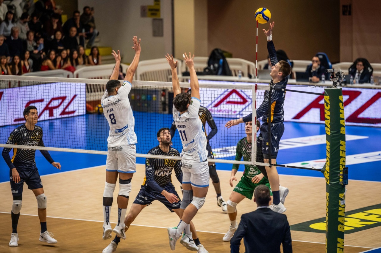 Verona domina Cisterna: 3-0 al Palasport