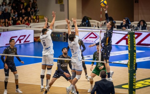 Verona domina Cisterna: 3-0 al Palasport