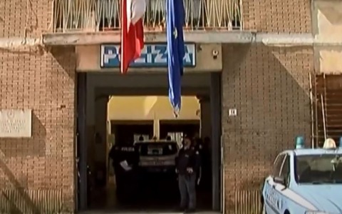 Aggressione ai poliziotti: arrestato un uomo per resistenza