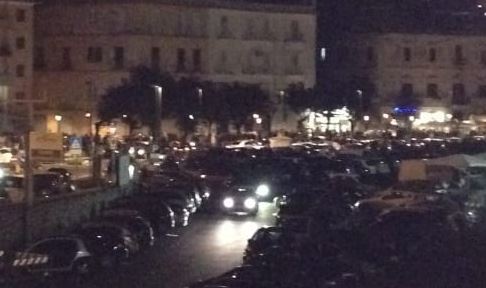 Aggressione in Largo Paone: giovane minaccia barista con un coltello