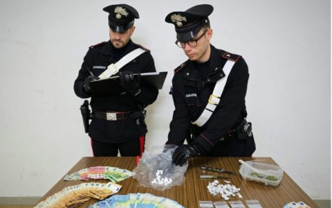 Arrestati due giovani per spaccio e banconote false dai Carabinieri