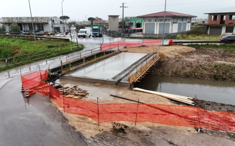 Avanzano i lavori per il nuovo ponte in Via della Torre