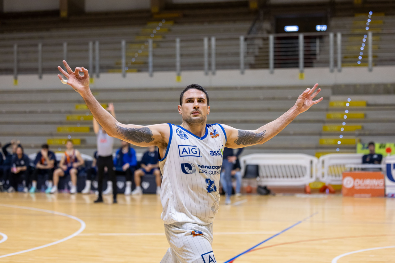 Benacquista Latina supera Jesi 77-73 e si conferma tra le top