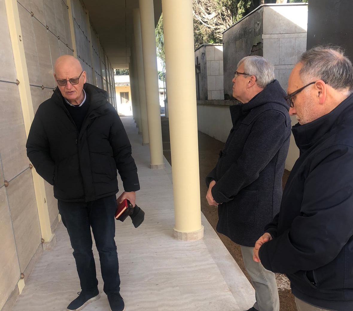 Cimitero, terminati i lavori. Benedetti nuovi loculi e ossari