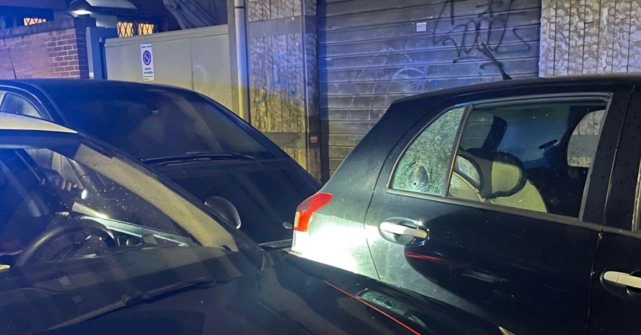 Colpi di arma da fuoco contro una finestra in via degli Aranci