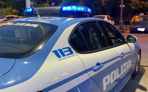 Colpo a un ristorante da asporto in via Toti