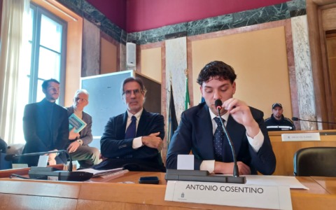 Consiglio comunale di Latina approva piano per distribuzione carburanti e nuovo regolamento