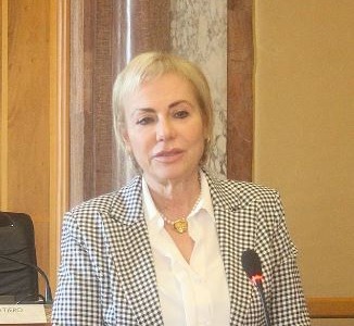 Crisi in comune: la Sindaca Celentano replica agli attacchi e annuncia una pausa di riflessione