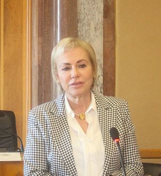 Crisi in comune: la Sindaca Celentano replica agli attacchi e annuncia una pausa di riflessione