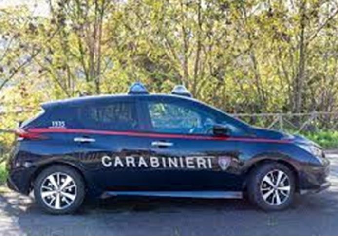 Denunciato un uomo per tentato furto in un veicolo aperto