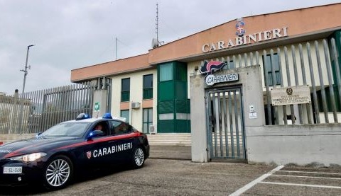 Due giovani denunciati per tentato furto e possesso di armi