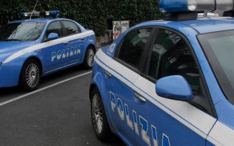 Due motociclette coinvolte in un incidente, una passeggera in ospedale