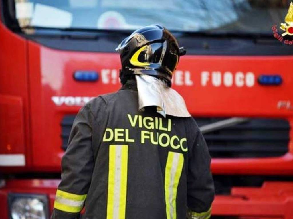 Incendio devastante in via San Tommaso d’Aquino a Latina