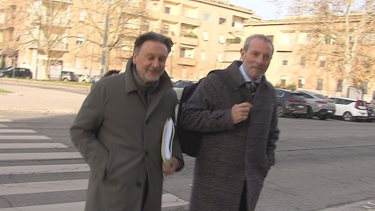 Inchiesta sui chioschi a Sabaudia: rinviata la decisione sulla ricusazione del giudice Cario