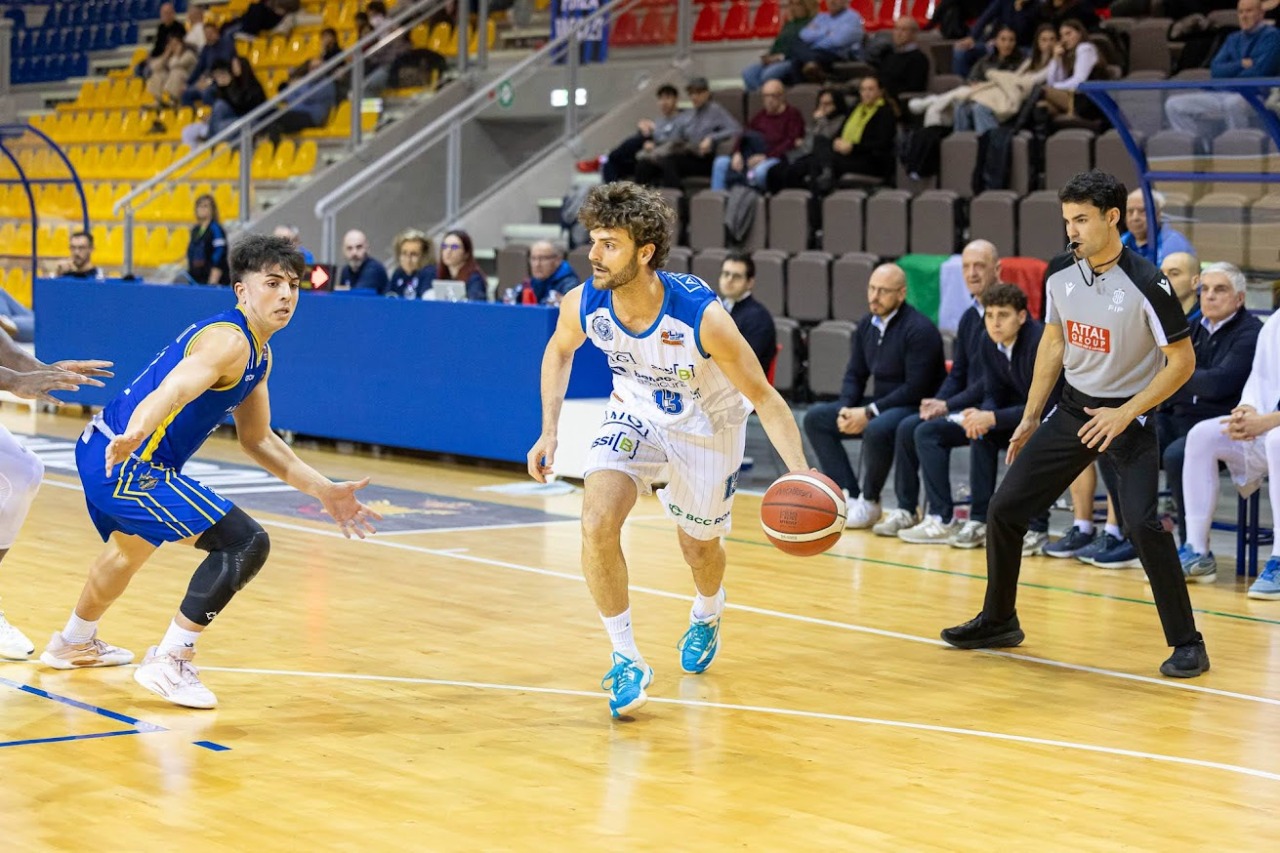 La Benacquista Latina conquista l’86-80 contro Nocera, sesta vittoria di fila