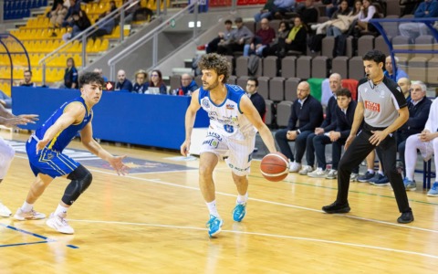 La Benacquista Latina conquista l’86-80 contro Nocera, sesta vittoria di fila