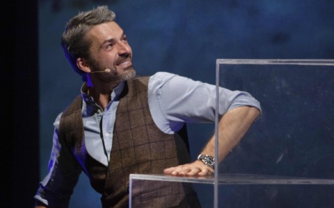 Luca Argentero in scena al Teatro D’Annunzio con “È questa la vita che sognavo da bambino?”