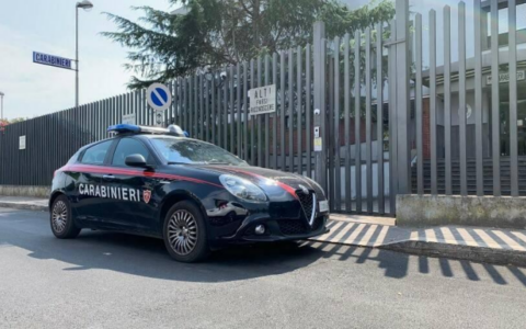 Rapina in sala scommesse: arrestati due fratelli dopo un inseguimento