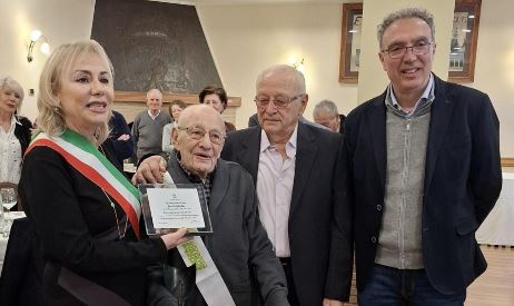 Renato Alberton festeggia un secolo di vita, gli auguri del sindaco Celentano