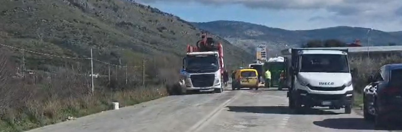 Riaperto il tratto di strada dopo lo scontro fatale tra due Tir