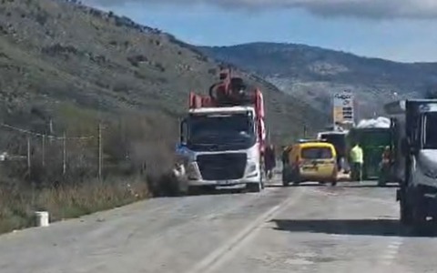 Riaperto il tratto di strada dopo lo scontro fatale tra due Tir