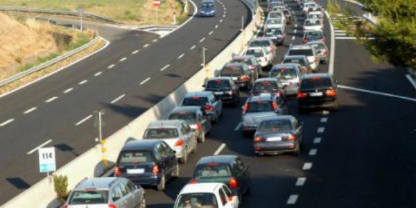 Ribaltamento di un Tir sulla Pontina, traffico bloccato verso Roma