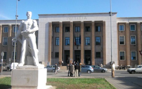 Ritrovata una busta gialla con frasi contro magistrati nel tribunale di Latina