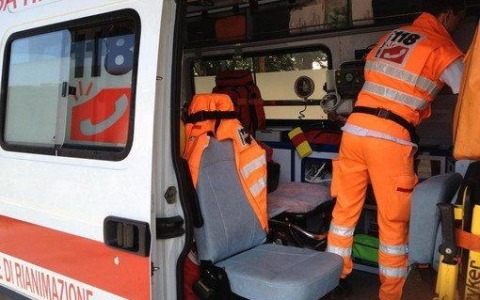 Scontro tra auto e tir su via Nettuno provoca feriti