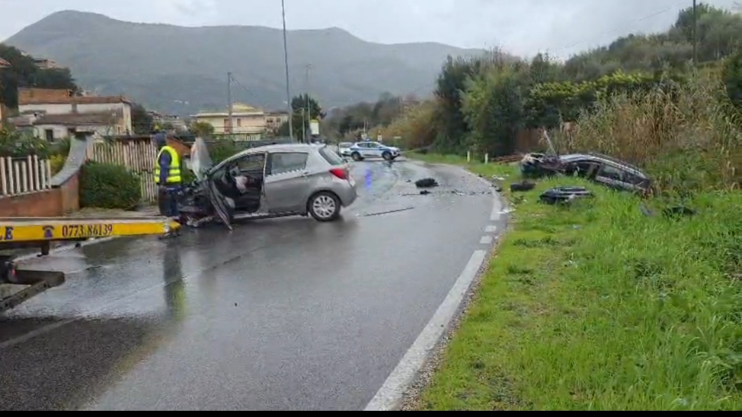 Scontro tra auto in Via Caradonna: due feriti in ospedale