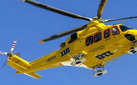 Scontro tra due veicoli e un furgone sulla Pontina: due feriti, uno in codice rosso