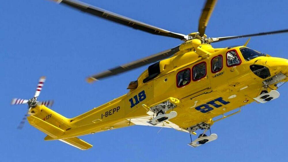 Scontro tra due veicoli e un furgone sulla Pontina: due feriti, uno in codice rosso