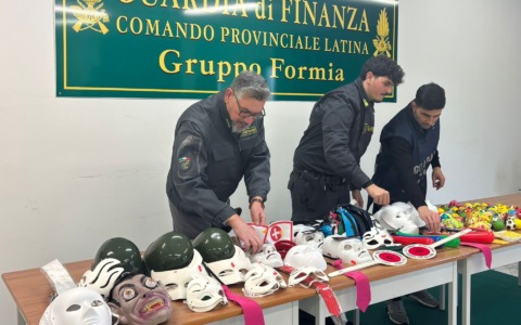 Sequestrati 250 articoli di Carnevale non conformi alle norme
