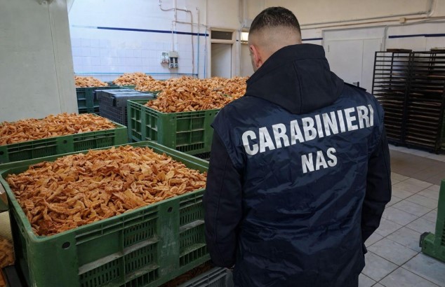 Sequestri e sanzioni per dolci di carnevale: chiuse quattro attività commerciali