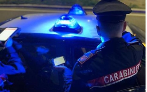 Un 37enne denunciato per fuga e danneggiamento a Fondi