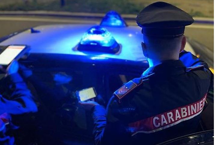 Un 37enne denunciato per fuga e danneggiamento a Fondi