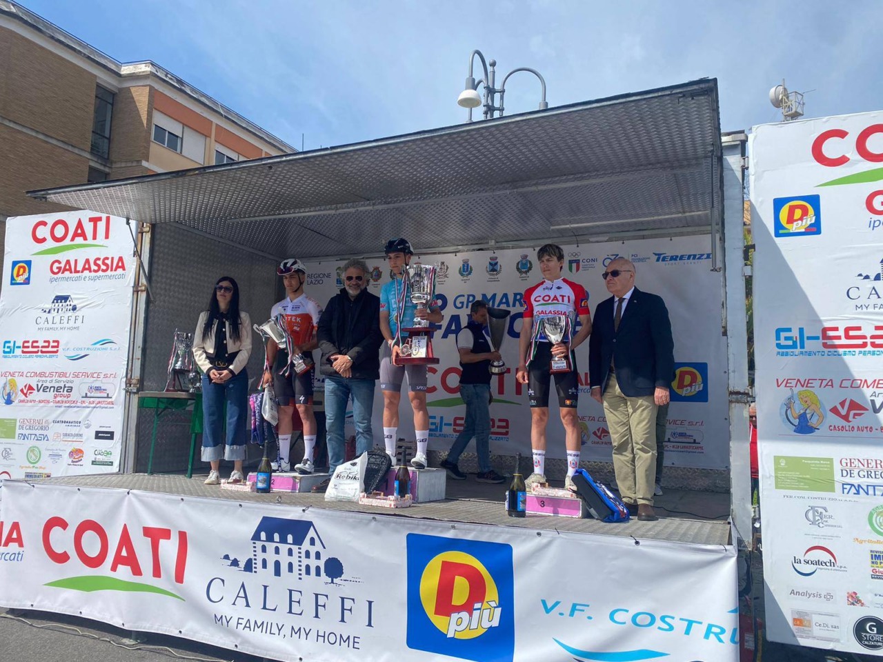 Alessandro Battistoni trionfa al GP Falcone. Caduta a pochi metri dal traguardo