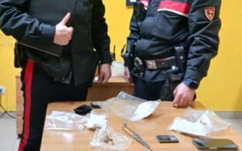 Arrestato un romeno con 300 grammi di cocaina in auto
