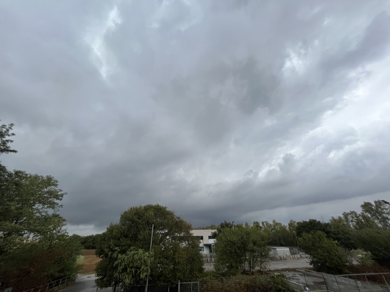 Arrivano acquazzoni primaverili, ma le temperature restano alte