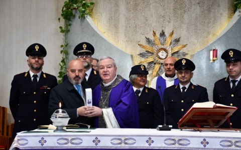 Cerimonia al Giardino della Memoria di Capaci, il Questore Vinci dona l’olio all’Arcivescovo Vari