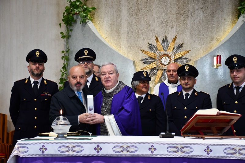 Cerimonia al Giardino della Memoria di Capaci, il Questore Vinci dona l’olio all’Arcivescovo Vari