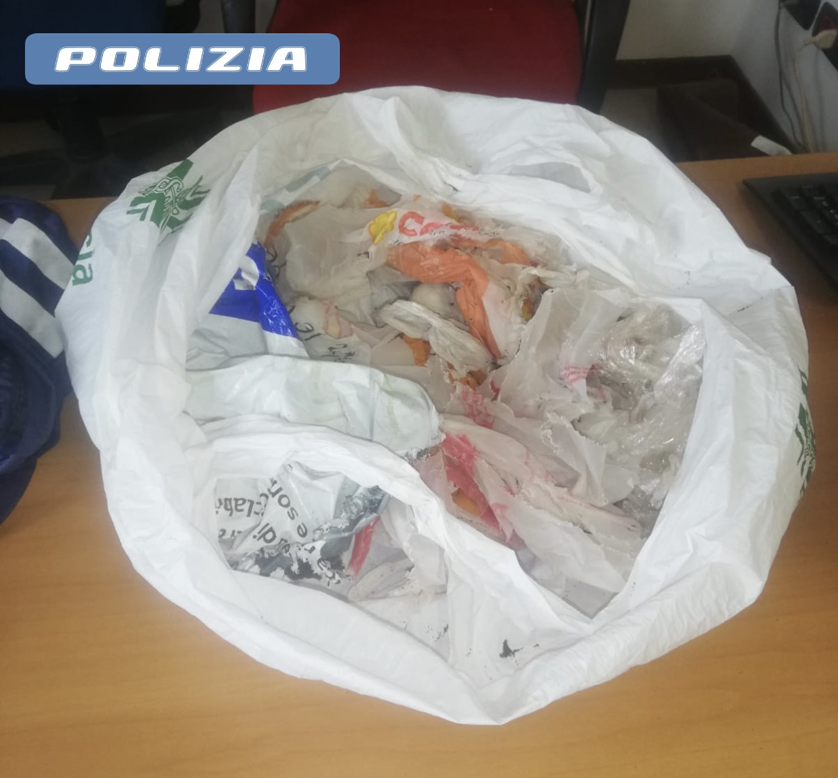 Cocaina trovata in un borsone abbandonato a Cisterna: avviate le indagini