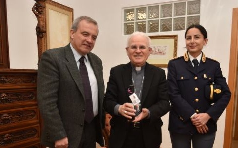 Consegna dell’Olio del Giardino della Memoria di Capaci al Vescovo di Latina