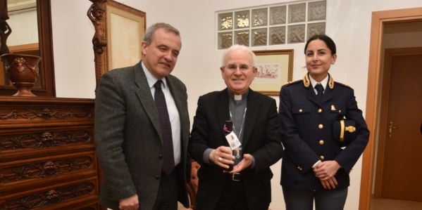 Consegna dell’Olio del Giardino della Memoria di Capaci al Vescovo di Latina