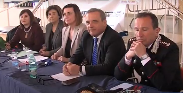 Dialogo sulla violenza nelle scuole con i dirigenti