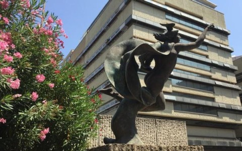 Dieci anni di carcere per ex infermiera e complice per abusi su minore