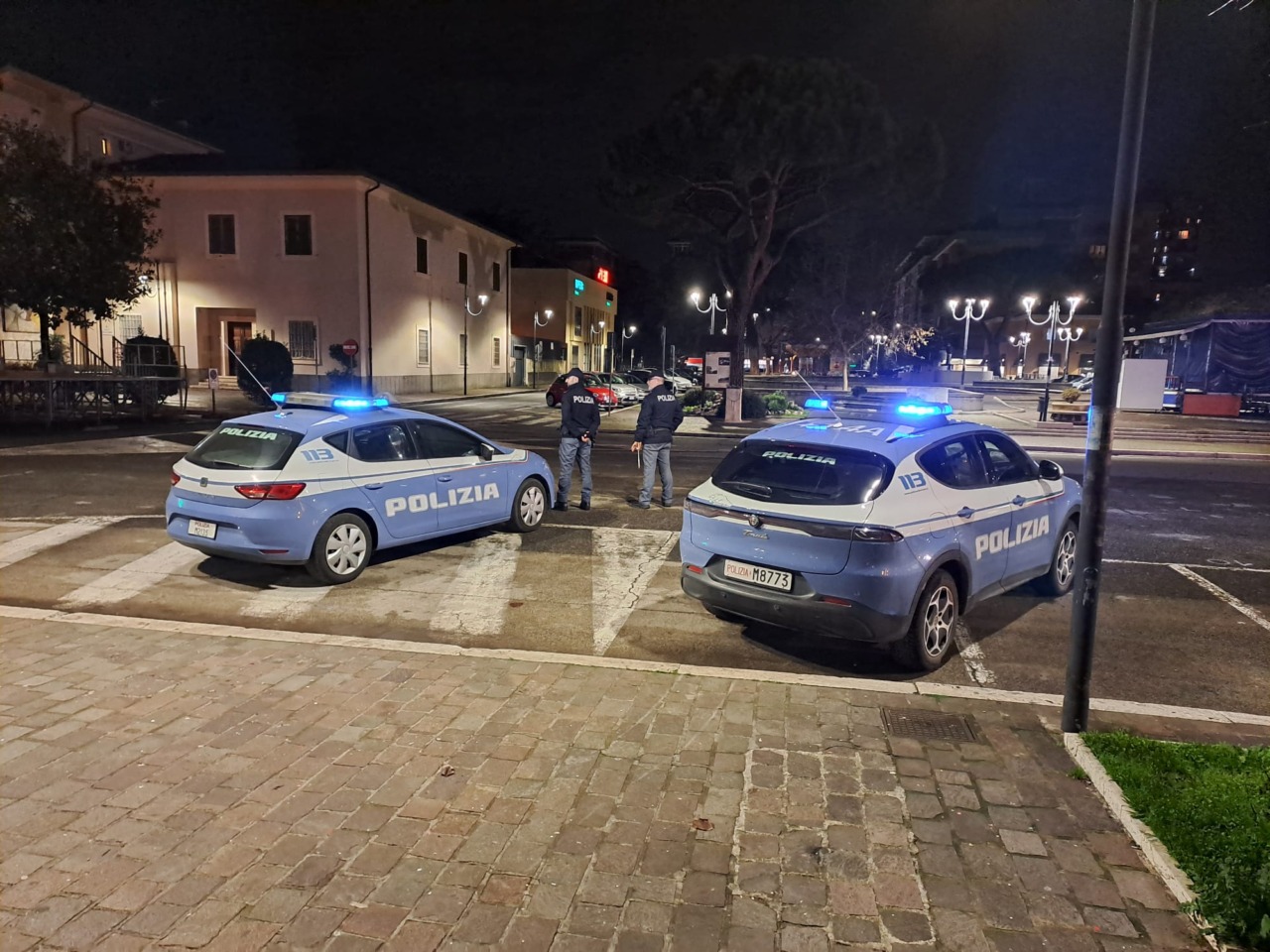 Due arresti per furti d’auto: recuperati veicoli rubati e attrezzatura da scasso