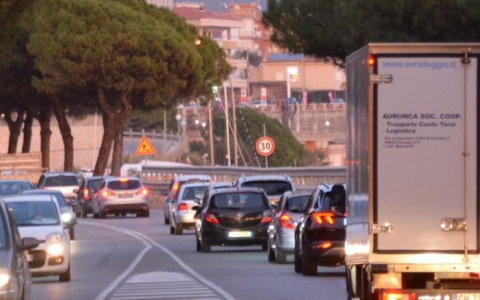 Formia soffocata dal traffico, il PD chiede l’adozione del Piano Urbano del Traffico