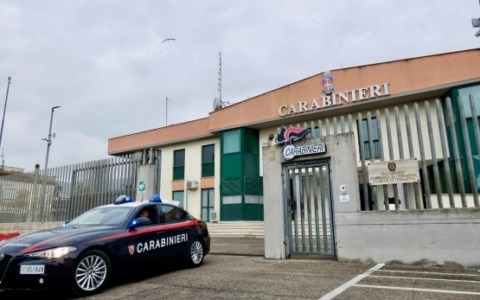 Giovane denunciato per guida in stato di ebbrezza dopo un incidente